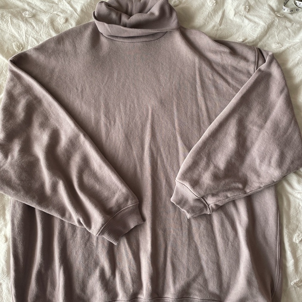 American Eagle Oversized Turtleneck Sweatshirt size small